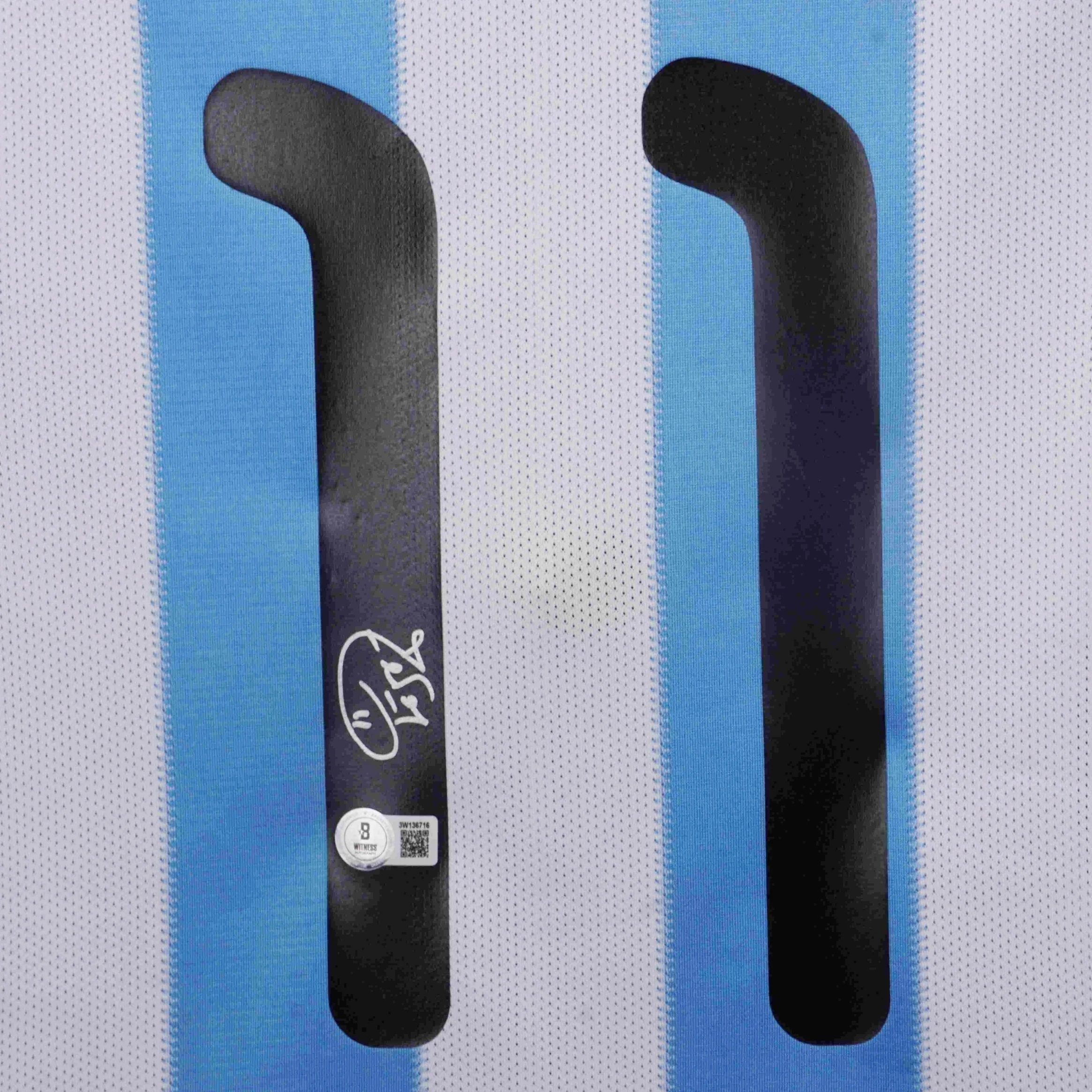Framed Carlos Tevez Signed Argentina Home Soccer Jersey #11 with Beckett Witness - Image 2