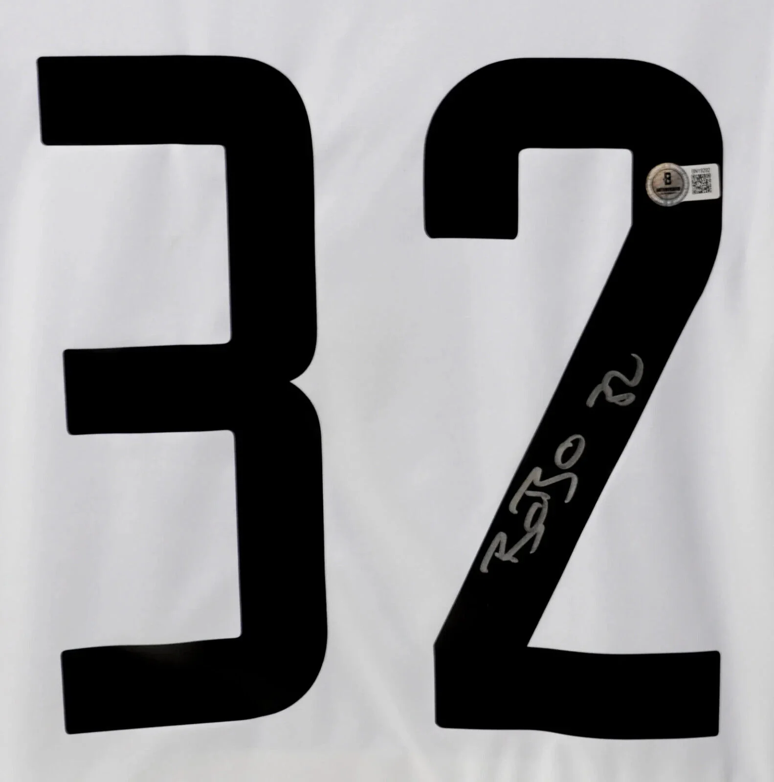 Framed Christian Vieri Signed Inter Milan Away Soccer Jersey #32 with Beckett COA - Image 2