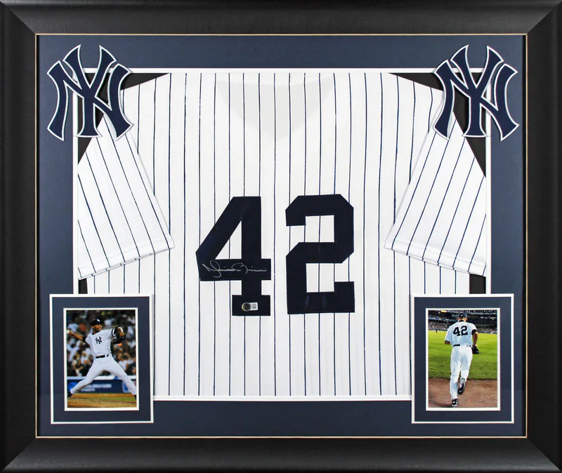 Mariano Rivera Signed New York Yankees Framed Jersey with Beckett Wittness