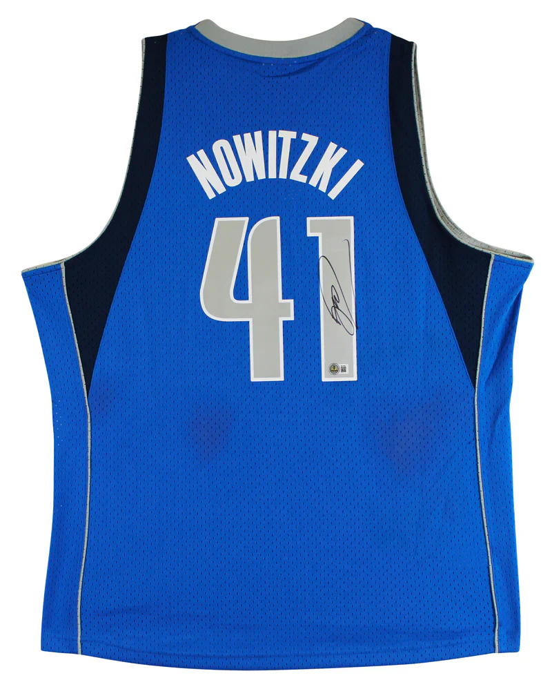 Mavericks Dirk Nowitzki Signed Blue M&N 2010-11 HWC Swingman Jersey BAS - Image 4