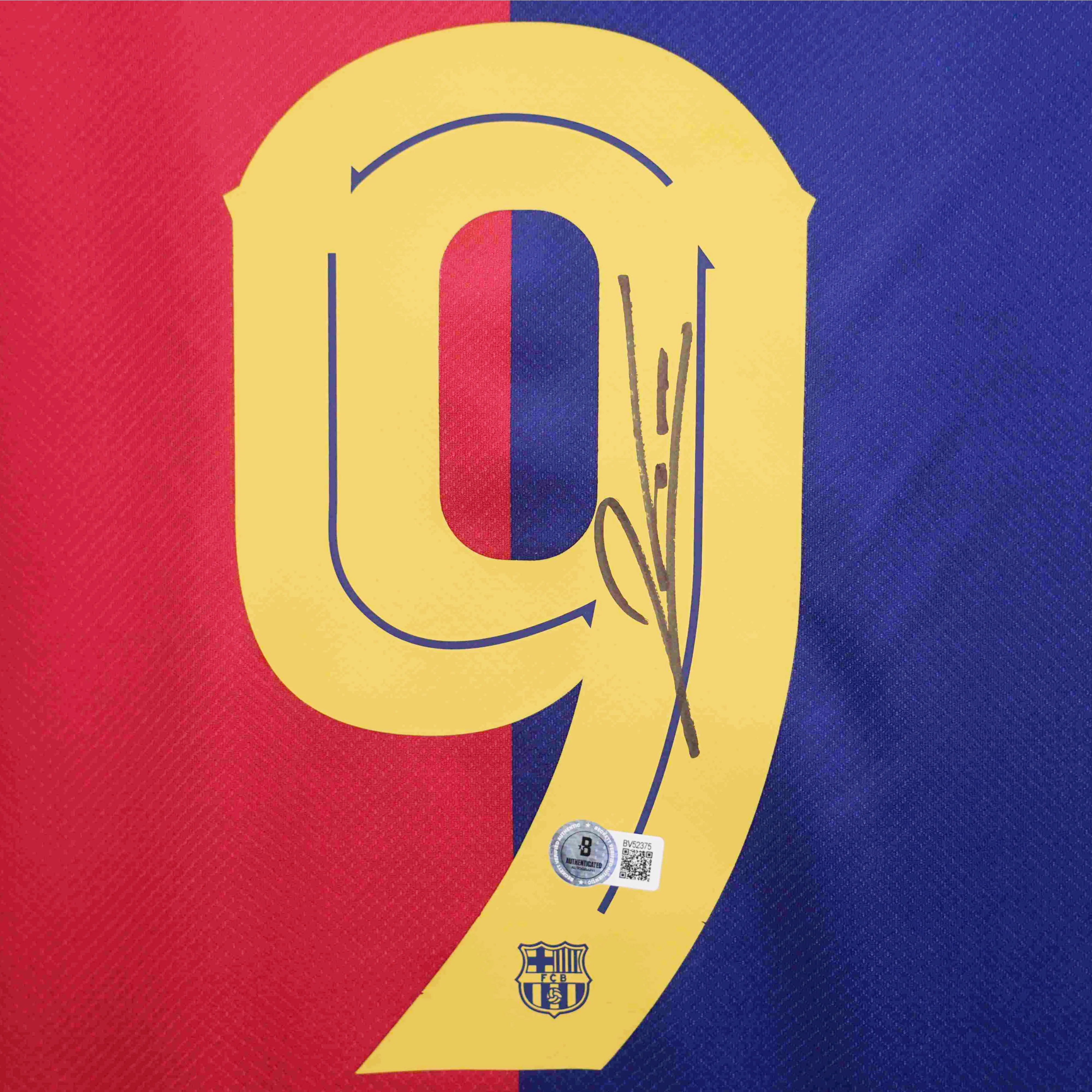 Framed Robert Lewandowski Signed Barcelona Home Soccer Jersey #9 with Beckett COA - Image 2
