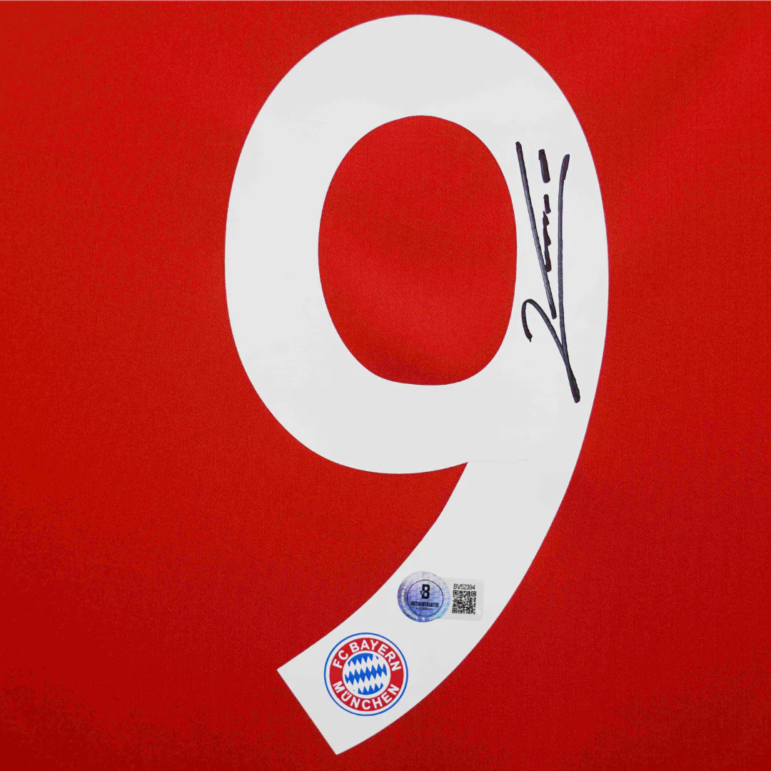 Framed Robert Lewandowski Signed Bayern Munich Home Soccer Jersey #9 with Beckett COA - Image 2