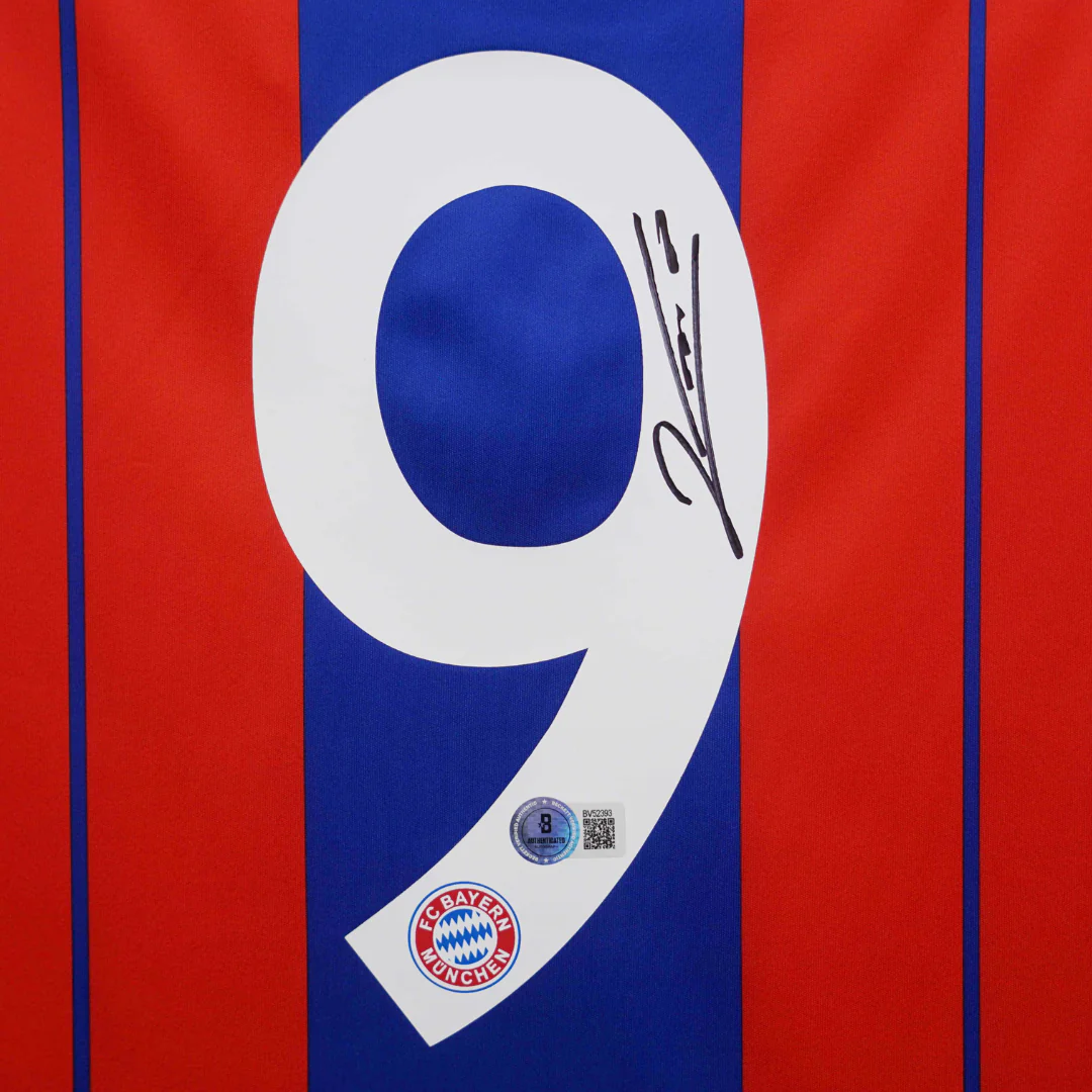 Framed Robert Lewandowski Signed Bayern Munich Soccer Jersey #9 with Beckett COA - Image 2