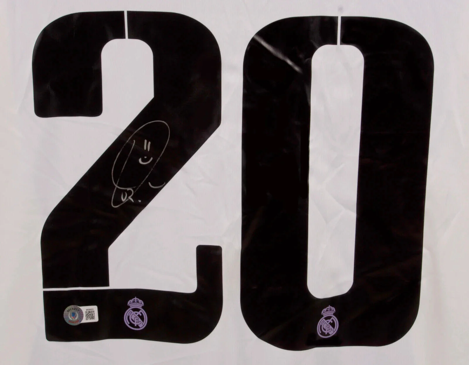 Framed Vinicius Jr Signed Real Madrid Home Soccer Jersey #20 with Beckett COA - Image 2