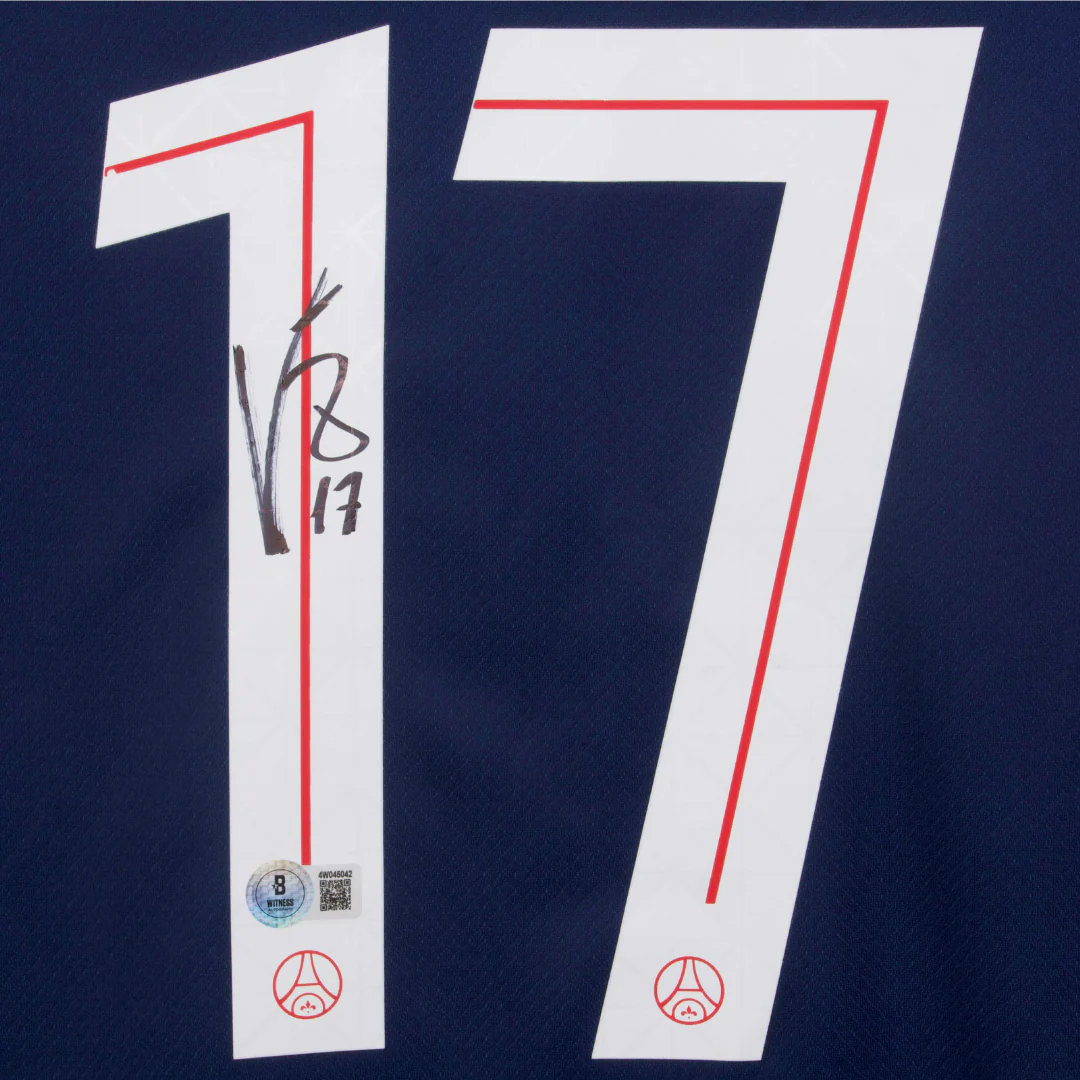Framed Vitinha Signed PSG Home Soccer Jersey #17 with Beckett Witness - Image 2