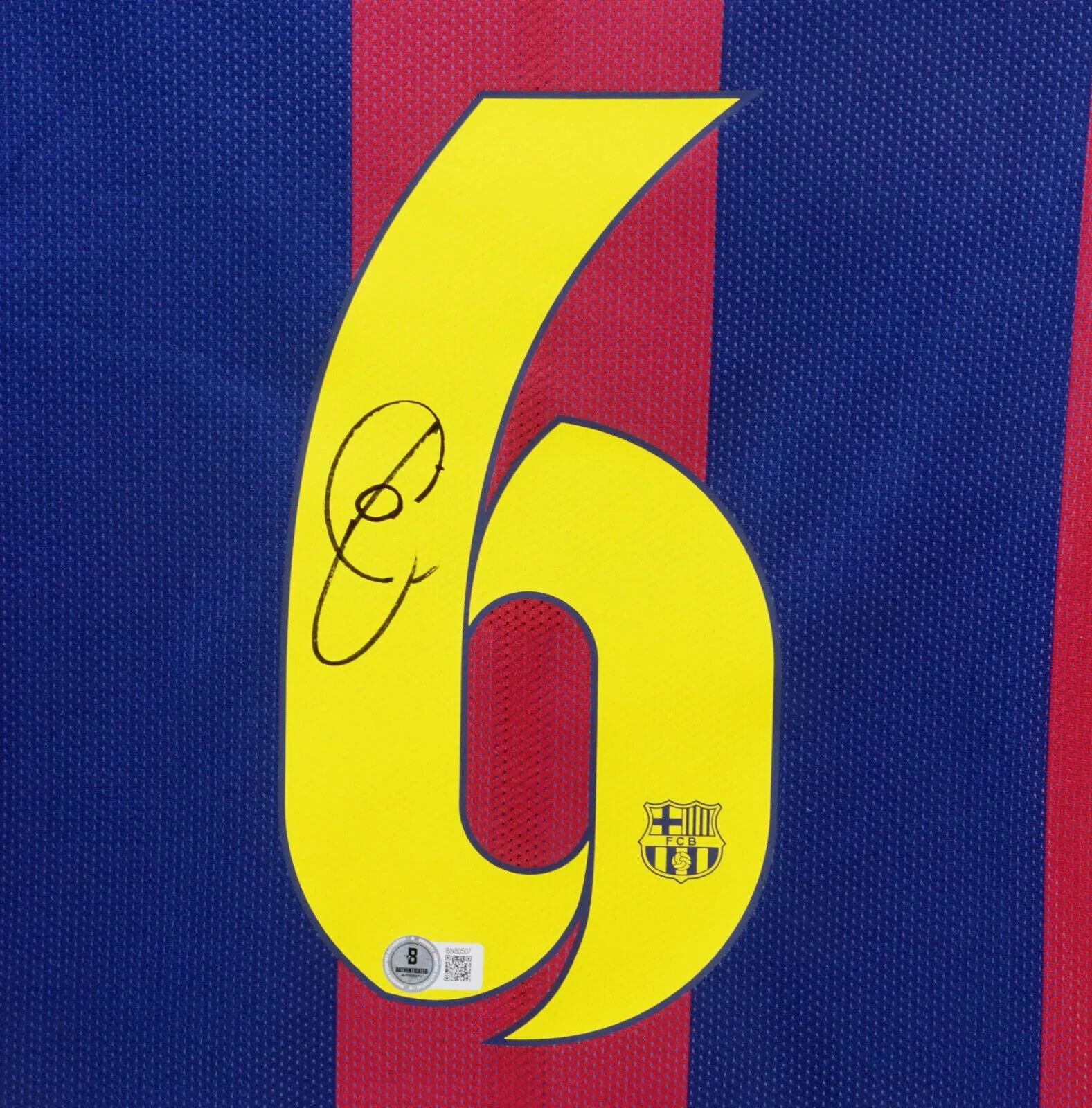 Framed Xavi Signed FC Barcelona Home Soccer Jersey #6 with Beckett COA - Image 2